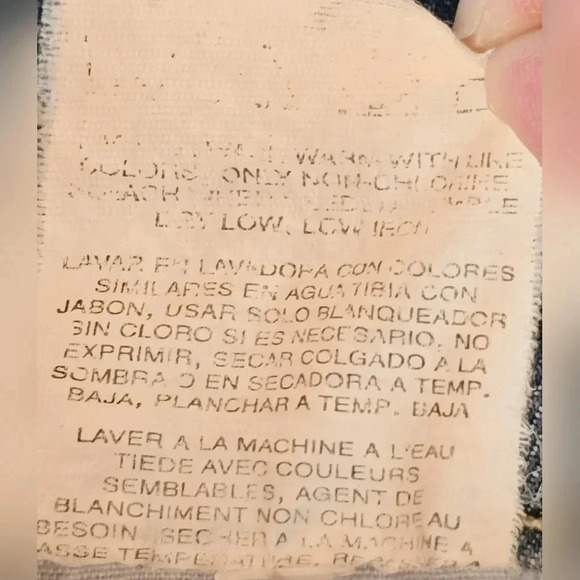 Lee, Size 10, Medium Wash Denim Capris - Picture 5 of 7